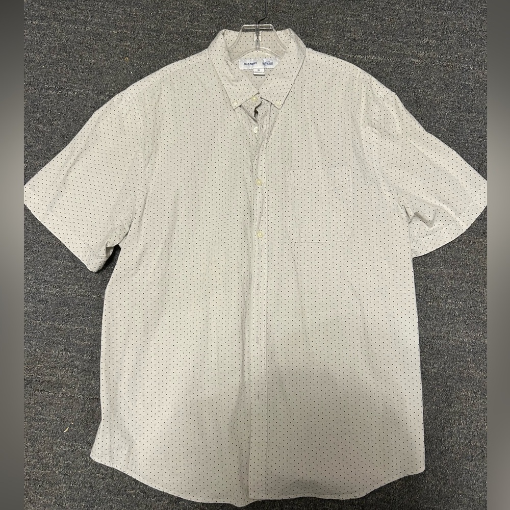 Old Navy gray dot button down size xl